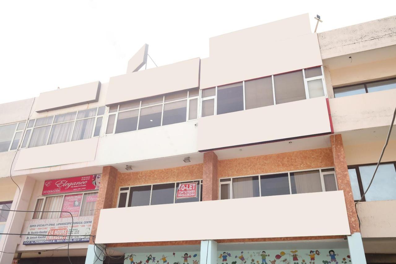Oyo 14832 Hotel Rooftop Panchkula Exterior foto